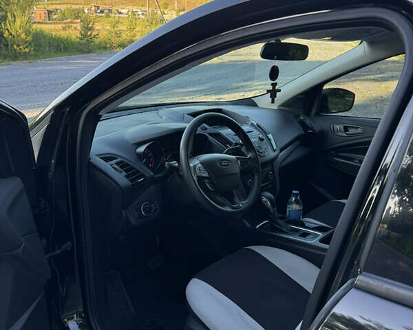 Черный Форд Эскейп, объемом двигателя 2 л и пробегом 63 тыс. км за 13200 $, фото 7 на Automoto.ua