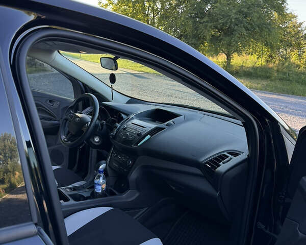 Черный Форд Эскейп, объемом двигателя 2 л и пробегом 63 тыс. км за 13200 $, фото 12 на Automoto.ua