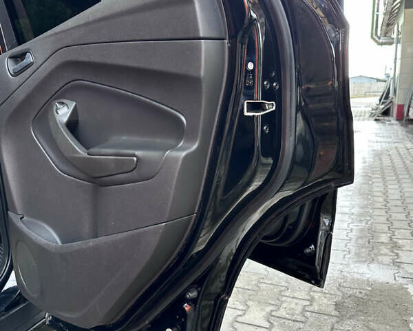 Чорний Форд Ескейп, об'ємом двигуна 2 л та пробігом 150 тис. км за 11500 $, фото 44 на Automoto.ua