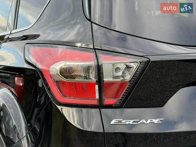 Черный Форд Эскейп, объемом двигателя 1.5 л и пробегом 146 тыс. км за 12700 $, фото 16 на Automoto.ua