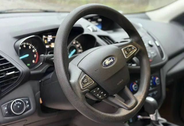 Черный Форд Эскейп, объемом двигателя 0 л и пробегом 99 тыс. км за 9800 $, фото 6 на Automoto.ua