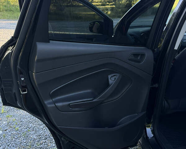 Черный Форд Эскейп, объемом двигателя 2 л и пробегом 63 тыс. км за 13200 $, фото 9 на Automoto.ua