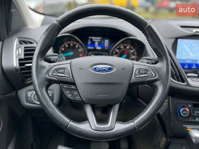 Черный Форд Эскейп, объемом двигателя 2 л и пробегом 151 тыс. км за 16600 $, фото 10 на Automoto.ua