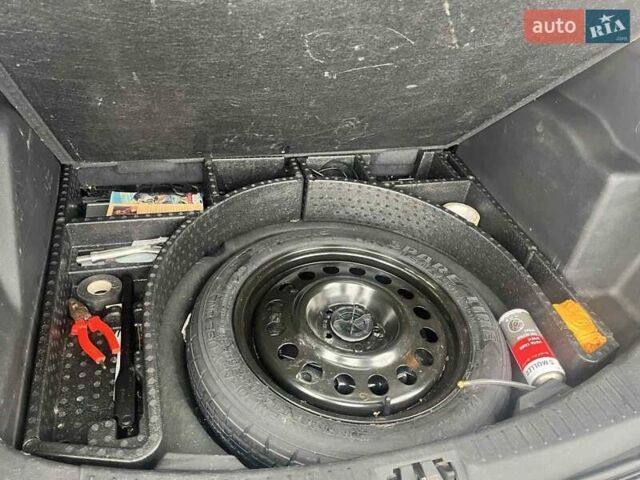 Черный Форд Эскейп, объемом двигателя 2 л и пробегом 111 тыс. км за 15400 $, фото 13 на Automoto.ua