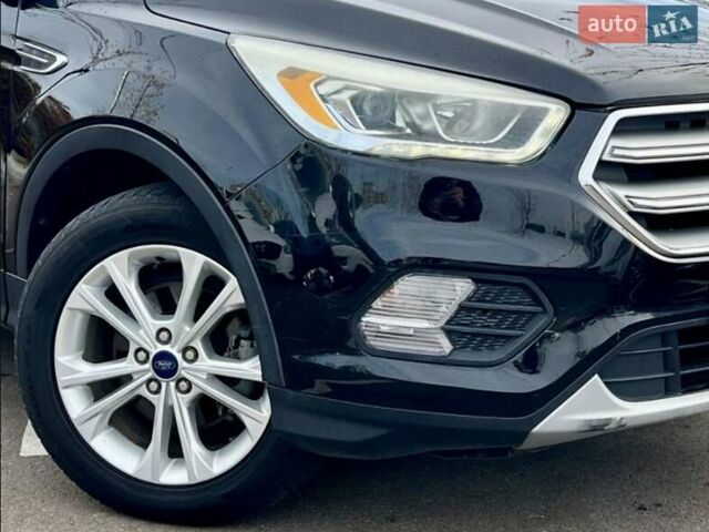 Черный Форд Эскейп, объемом двигателя 1.5 л и пробегом 187 тыс. км за 11700 $, фото 4 на Automoto.ua