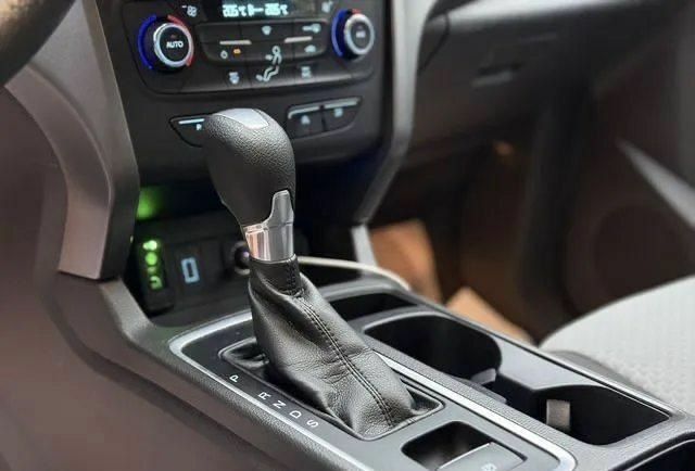 Черный Форд Эскейп, объемом двигателя 0 л и пробегом 99 тыс. км за 9800 $, фото 5 на Automoto.ua