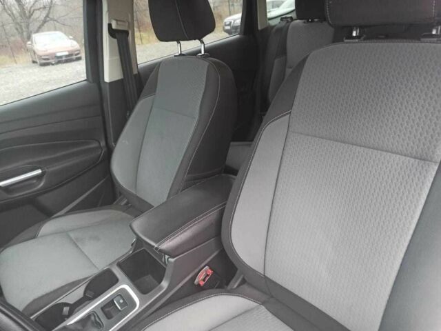 Черный Форд Эскейп, объемом двигателя 2 л и пробегом 147 тыс. км за 12500 $, фото 4 на Automoto.ua