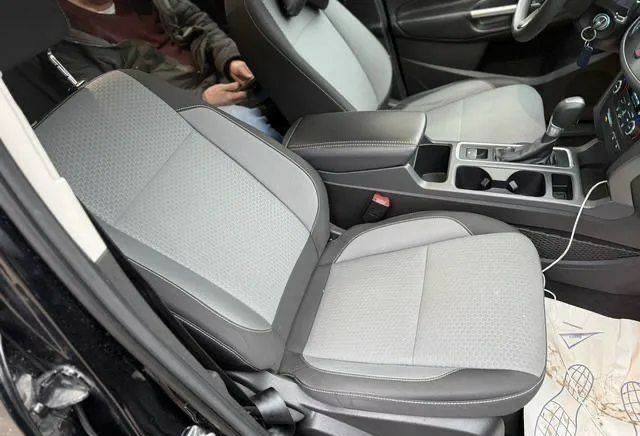 Черный Форд Эскейп, объемом двигателя 0 л и пробегом 99 тыс. км за 9800 $, фото 4 на Automoto.ua