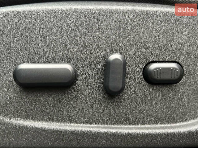 Черный Форд Эскейп, объемом двигателя 2 л и пробегом 151 тыс. км за 16600 $, фото 19 на Automoto.ua