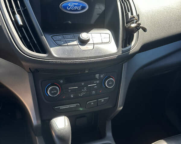 Черный Форд Эскейп, объемом двигателя 2 л и пробегом 111 тыс. км за 13300 $, фото 20 на Automoto.ua