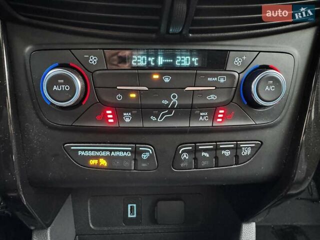 Черный Форд Эскейп, объемом двигателя 2 л и пробегом 88 тыс. км за 17000 $, фото 21 на Automoto.ua