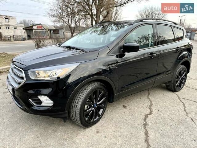 Чорний Форд Ескейп, об'ємом двигуна 2 л та пробігом 83 тис. км за 16900 $, фото 2 на Automoto.ua