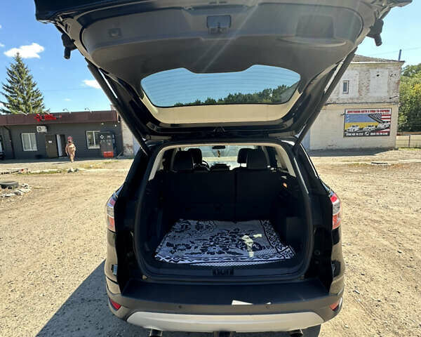 Черный Форд Эскейп, объемом двигателя 2 л и пробегом 111 тыс. км за 13300 $, фото 7 на Automoto.ua