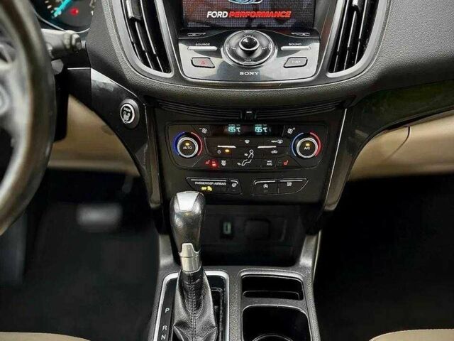 Черный Форд Эскейп, объемом двигателя 2 л и пробегом 134 тыс. км за 8400 $, фото 6 на Automoto.ua