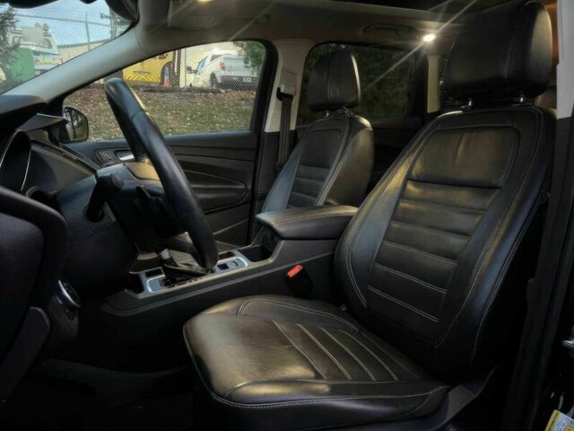 Черный Форд Эскейп, объемом двигателя 2 л и пробегом 64 тыс. км за 8600 $, фото 8 на Automoto.ua