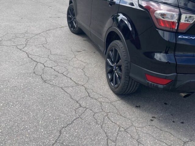 Черный Форд Эскейп, объемом двигателя 2 л и пробегом 105 тыс. км за 14600 $, фото 2 на Automoto.ua