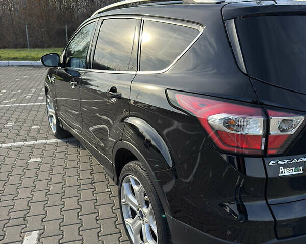 Черный Форд Эскейп, объемом двигателя 2 л и пробегом 33 тыс. км за 17000 $, фото 9 на Automoto.ua