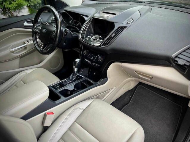 Черный Форд Эскейп, объемом двигателя 2 л и пробегом 134 тыс. км за 8400 $, фото 17 на Automoto.ua