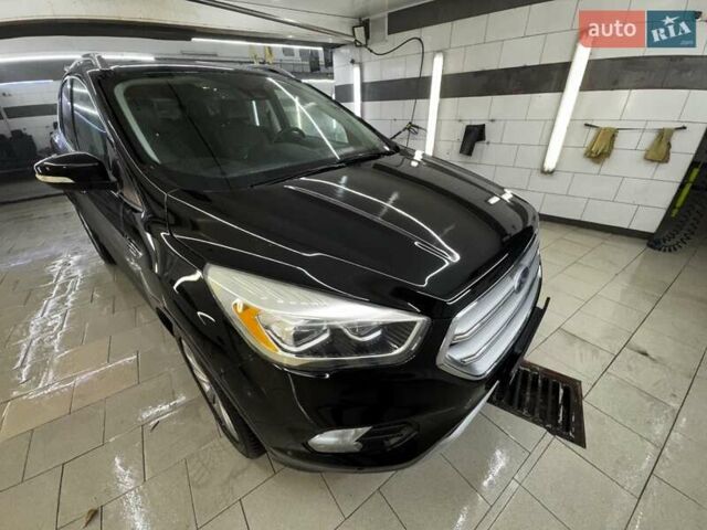 Черный Форд Эскейп, объемом двигателя 2 л и пробегом 88 тыс. км за 17000 $, фото 2 на Automoto.ua