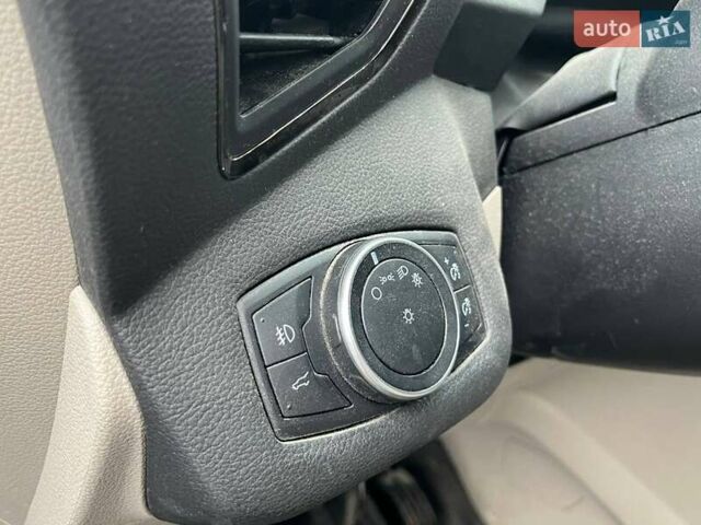 Черный Форд Эскейп, объемом двигателя 2 л и пробегом 194 тыс. км за 9600 $, фото 13 на Automoto.ua