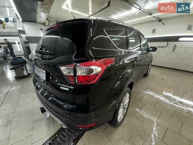 Черный Форд Эскейп, объемом двигателя 2 л и пробегом 88 тыс. км за 17000 $, фото 4 на Automoto.ua