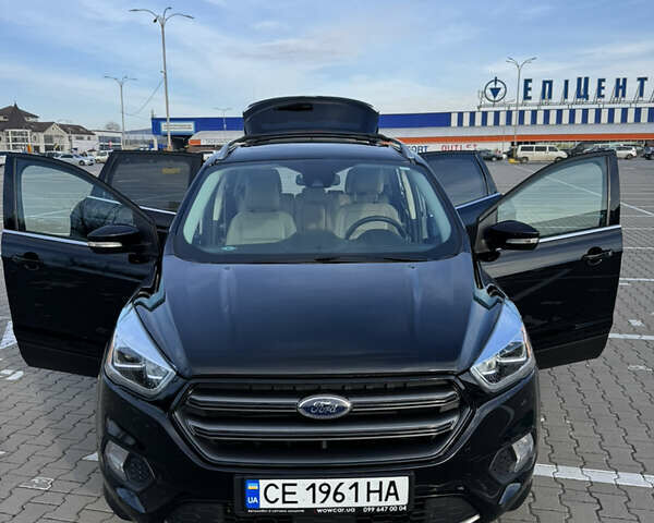 Черный Форд Эскейп, объемом двигателя 2 л и пробегом 33 тыс. км за 17000 $, фото 5 на Automoto.ua