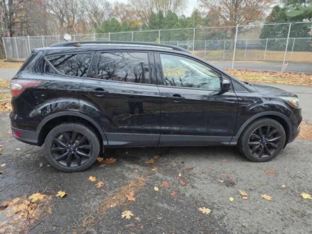 Черный Форд Эскейп, объемом двигателя 1.5 л и пробегом 70 тыс. км за 15000 $, фото 3 на Automoto.ua