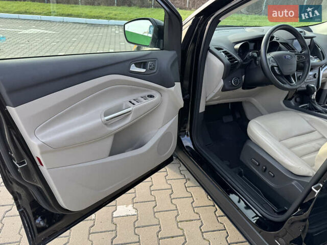 Черный Форд Эскейп, объемом двигателя 2 л и пробегом 33 тыс. км за 17000 $, фото 12 на Automoto.ua