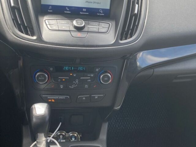 Черный Форд Эскейп, объемом двигателя 2 л и пробегом 105 тыс. км за 14600 $, фото 6 на Automoto.ua