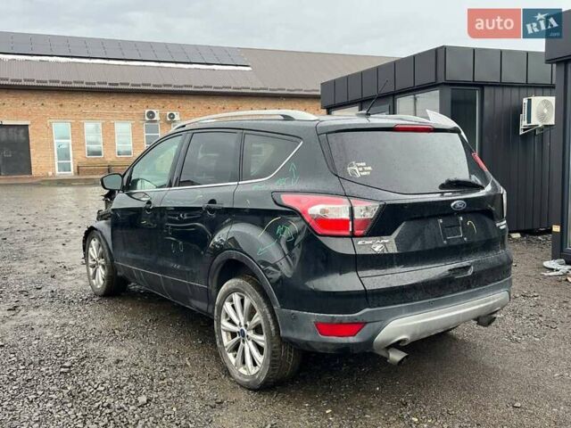 Черный Форд Эскейп, объемом двигателя 2 л и пробегом 194 тыс. км за 9600 $, фото 6 на Automoto.ua