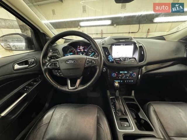 Черный Форд Эскейп, объемом двигателя 2 л и пробегом 88 тыс. км за 17000 $, фото 16 на Automoto.ua