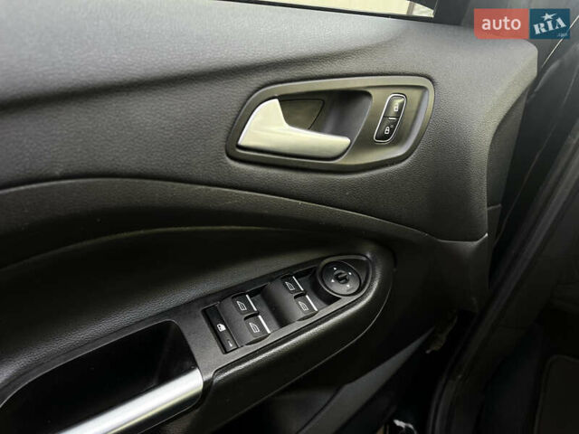 Черный Форд Эскейп, объемом двигателя 1.5 л и пробегом 151 тыс. км за 11990 $, фото 44 на Automoto.ua