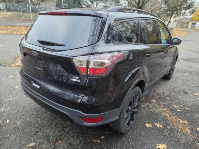 Черный Форд Эскейп, объемом двигателя 1.5 л и пробегом 70 тыс. км за 15000 $, фото 4 на Automoto.ua