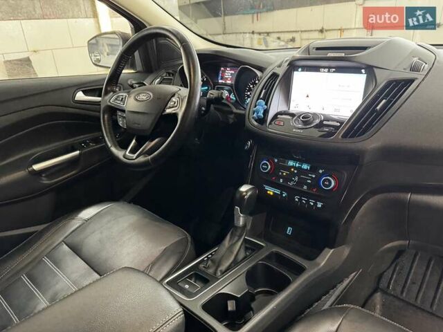 Черный Форд Эскейп, объемом двигателя 2 л и пробегом 88 тыс. км за 17000 $, фото 14 на Automoto.ua