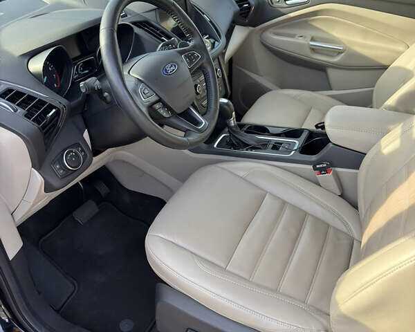 Черный Форд Эскейп, объемом двигателя 2 л и пробегом 33 тыс. км за 17000 $, фото 18 на Automoto.ua