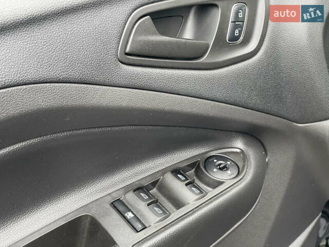 Черный Форд Эскейп, объемом двигателя 2.5 л и пробегом 197 тыс. км за 13000 $, фото 42 на Automoto.ua