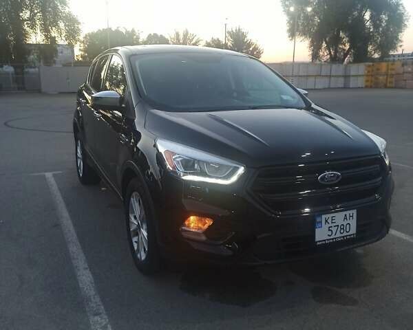 Черный Форд Эскейп, объемом двигателя 2 л и пробегом 120 тыс. км за 11000 $, фото 1 на Automoto.ua
