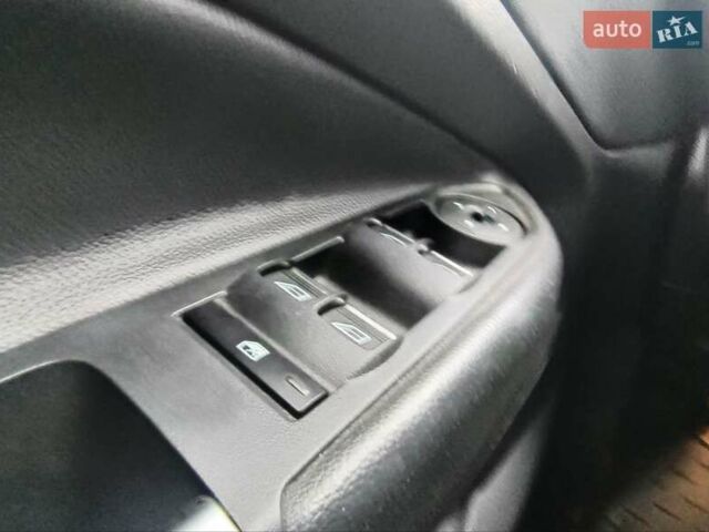 Черный Форд Эскейп, объемом двигателя 2 л и пробегом 232 тыс. км за 10000 $, фото 23 на Automoto.ua