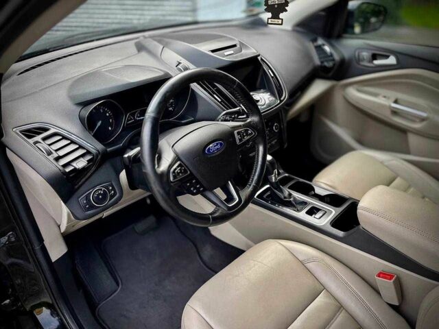 Черный Форд Эскейп, объемом двигателя 2 л и пробегом 134 тыс. км за 8400 $, фото 10 на Automoto.ua