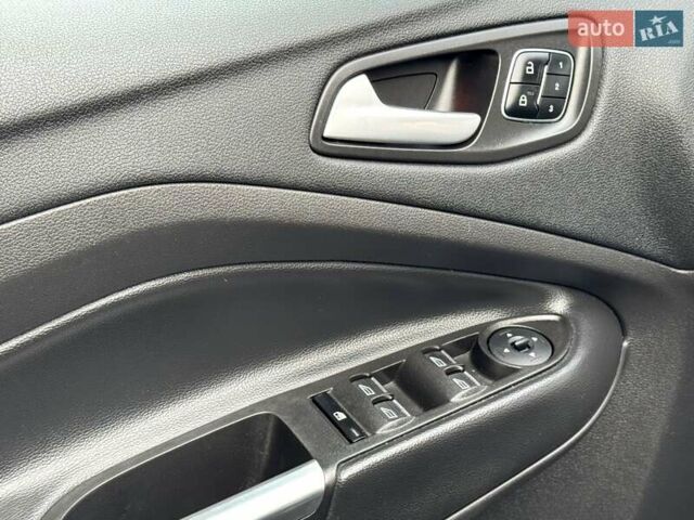 Чорний Форд Ескейп, об'ємом двигуна 1.5 л та пробігом 239 тис. км за 12300 $, фото 42 на Automoto.ua