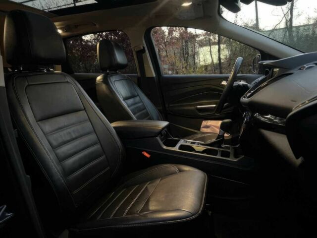 Черный Форд Эскейп, объемом двигателя 2 л и пробегом 64 тыс. км за 8600 $, фото 9 на Automoto.ua