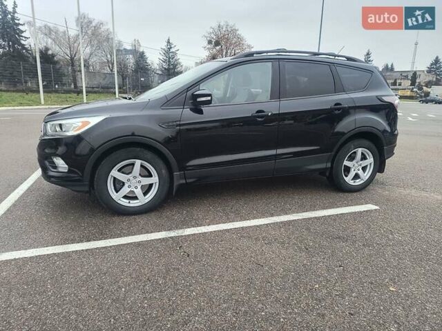 Черный Форд Эскейп, объемом двигателя 2 л и пробегом 232 тыс. км за 10000 $, фото 1 на Automoto.ua