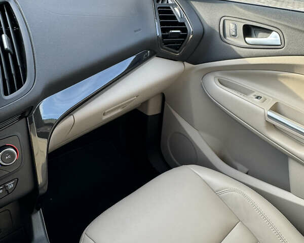 Черный Форд Эскейп, объемом двигателя 2 л и пробегом 33 тыс. км за 17000 $, фото 39 на Automoto.ua