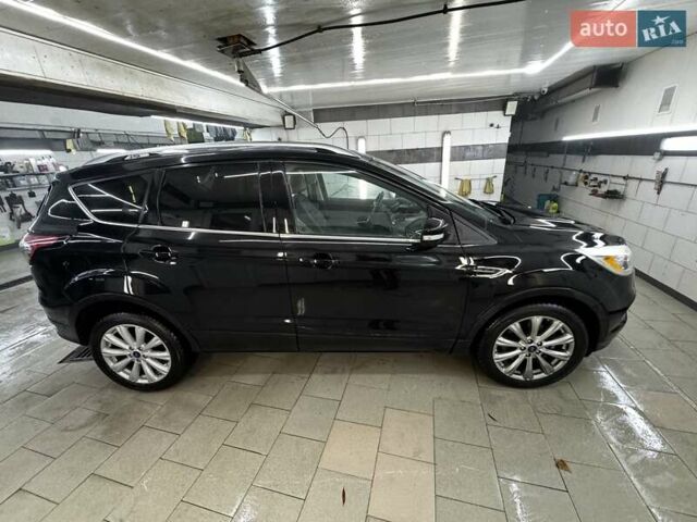 Черный Форд Эскейп, объемом двигателя 2 л и пробегом 88 тыс. км за 17000 $, фото 3 на Automoto.ua