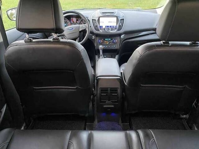 Черный Форд Эскейп, объемом двигателя 2 л и пробегом 165 тыс. км за 9500 $, фото 8 на Automoto.ua