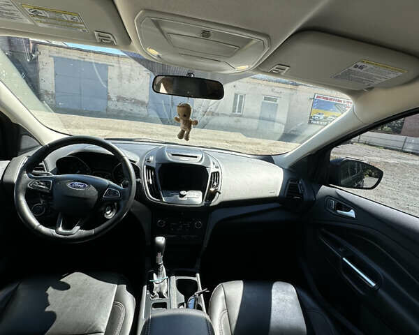 Черный Форд Эскейп, объемом двигателя 2 л и пробегом 111 тыс. км за 13300 $, фото 5 на Automoto.ua