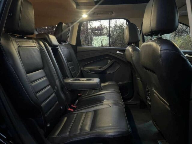 Черный Форд Эскейп, объемом двигателя 2 л и пробегом 64 тыс. км за 8600 $, фото 10 на Automoto.ua