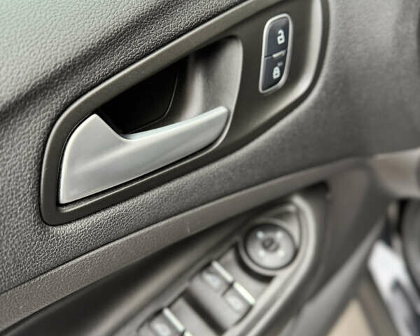 Форд Ескейп 2017 у Чернігові на Automoto.ua Чорний Форд Ескейп, об'ємом двигуна 1.5 л та пробігом 150 тис. км за 13500 $, фото 11 на Automoto.ua