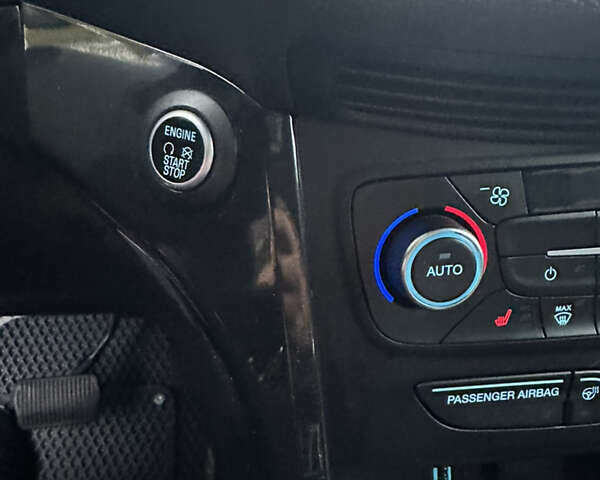 Черный Форд Эскейп, объемом двигателя 2 л и пробегом 208 тыс. км за 10999 $, фото 17 на Automoto.ua