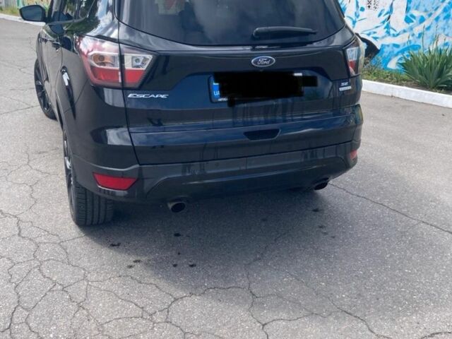 Черный Форд Эскейп, объемом двигателя 2 л и пробегом 105 тыс. км за 14600 $, фото 1 на Automoto.ua